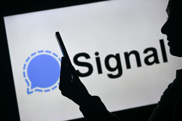 Russia Blocks Signal App, Plans Possible Restrictions on WhatsApp, YouTube
