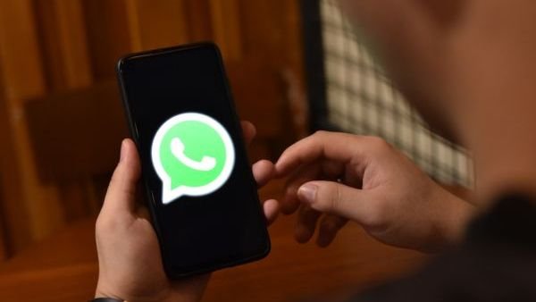 Outage Affects Multimedia Messages on WhatsApp and Messenger; Fixing Underway