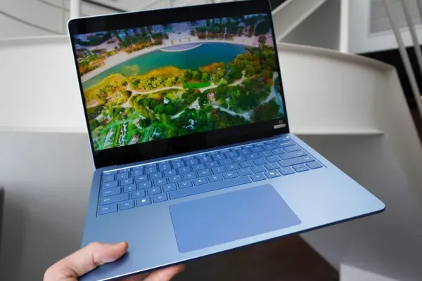 Launches macOS 26 with Features Long on Windows
