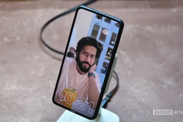 StandBy Mode Pro Expands Pixel 10 Screen Saver Features