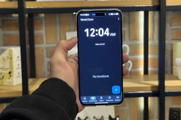 Google Clock Restores Solid Alarm Background in Update