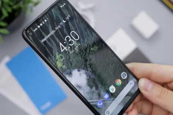 Google and iVerify Dispute Security Risks of Showcase.apk on Pixel Devices