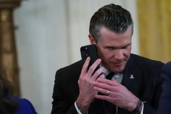 Signal Usage by Officials Sparks Privacy Debate