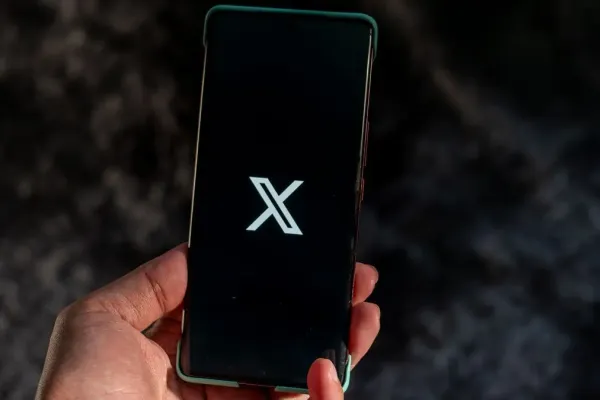 X Faces Outage, Elon Musk Suggests Cyberattack Involvement