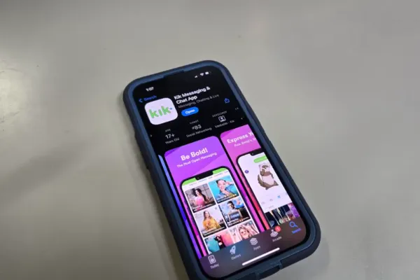 Exploring the Appeal and Challenges of Kik Messaging App