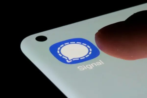 Signal Popularity Surges Amid Security and Privacy Debates