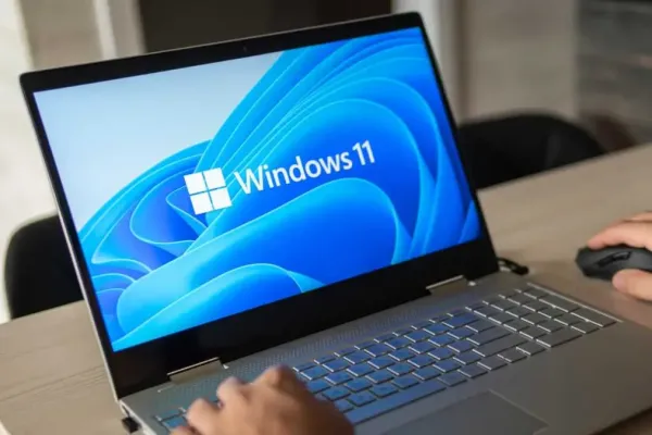Windows 11 Update Halted Amid Driver Issues and System Crashes