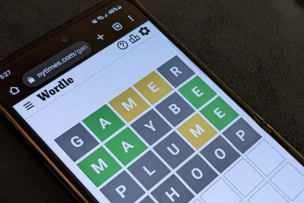 Balanced Approach in Wordle Puzzle Solving